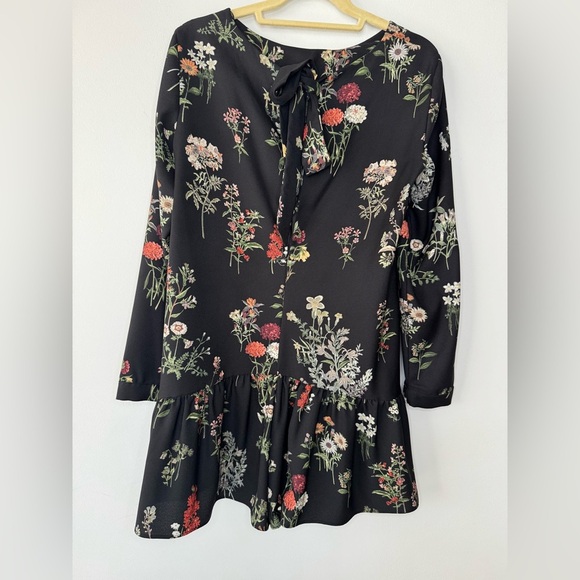 Zara Navy Floral Romper – Size M – Flowy, Chic & Comfy – Perfect Condition - Picture 1 of 16